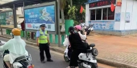 曝光！骑车未戴安全头盔，海口这些人被罚40元 - 海南新闻中心