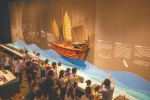 　游客在南海博物馆参观。 袁琛 摄 - 中新网海南频道