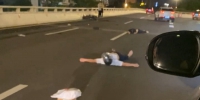 海口一司机在滨海立交桥上先撞摩托车又撞小轿车 涉嫌醉酒驾驶 - 海南新闻中心