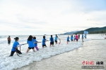 海南亲水趣味对抗赛在万宁开展 - 中新网海南频道
