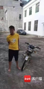 胆真肥！一男子无证驾驶摩托车还强行冲卡，被澄迈交警抓了 - 海南新闻中心