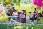 　9月21日，市民游客在红花共享农庄体验钓鱼的乐趣。记者 李学仕 摄 - 中新网海南频道