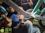 小男孩手卡自行车车链，三亚消防员30秒成功解救 - 海南新闻中心