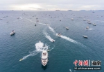 图为航拍百余艘游艇帆船在三亚附近海域游玩。骆云飞摄 - 中新网海南频道
