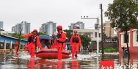 临高民生小区积水最深1.5米 消防用冲锋舟转移被困群众 - 海南新闻中心