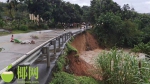 司机注意！半幅路面被河水“掏空”，琼中这一路段双幅封闭 - 海南新闻中心