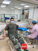 　11月4日胡磊为符先生献血400毫升 - 海南新闻中心
