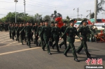 海南武警新兵入队迎新年 - 中新网海南频道