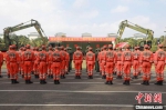 工兵中队组织入队宣誓仪式。　李哲朋 摄 - 中新网海南频道