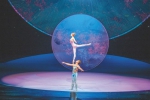 　二月十四日，杂技舞剧《化·蝶》在省歌舞剧院上演。 本报记者 李天平 摄 - 中新网海南频道