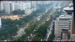 开学首日遇上下雨天 海口早高峰上演“人在堵途” - 海南新闻中心