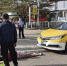 行人被出租车撞倒卷入车底，文昌警民齐心抬车救人 - 海南新闻中心