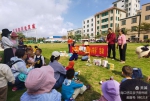 美兰区举办“小小领读志愿者”之“和春天有个约会”户外家庭亲子阅读活动 - 海南新闻中心