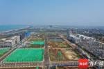 江东新区国际社区四号路开始铺设沥青 - 中新网海南频道