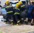 海口一新能源车突发起火，消防员将车掀翻对电池降温 - 海南新闻中心