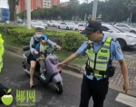 骑电动车未戴安全头盔 海口多人被曝光 - 海南新闻中心