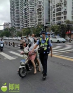 骑电动车未戴头盔，海口这些人被罚 - 海南新闻中心