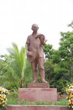 袁隆平铜像在三亚水稻公园落成揭幕 - 海南新闻中心