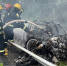 海三高速上一司机疲劳驾驶撞上护栏后冲出路面，导致整车燃烧，现场浓烟滚滚 - 海南新闻中心