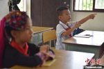 通讯：“最美乡村教师”李修雄和他4个学生的“最后一课” - 中新网海南频道