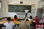 通讯：“最美乡村教师”李修雄和他4个学生的“最后一课” - 中新网海南频道
