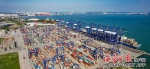 洋浦国际集装箱码头生产繁忙 - 中新网海南频道