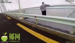 老人在海口世纪大桥上欲轻生，他横穿车流一把将其拉回 - 海南新闻中心