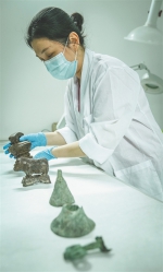 海南省博物馆开展首次多种类型珍贵文物修复 - 中新网海南频道
