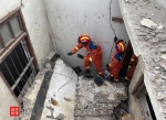东方一施工现场屋顶坍塌致工人被压，消防紧急救援 - 海南新闻中心