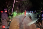 2米长蟒蛇“横行霸道” 海口警方联系消防及时处置 - 海南新闻中心