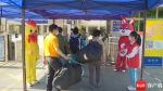 夹道欢迎、红包祝福…海南中小学生花式报到 迎接新学期 - 海南新闻中心