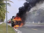 海口滨海大道一卡车起火 幸无人员伤亡 - 海南新闻中心