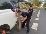 游客车辆爆胎急报警 三亚警方及时援助 - 海南新闻中心