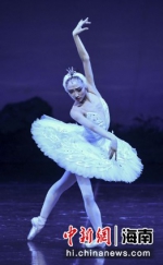经典芭蕾舞剧《天鹅湖》在海南省歌舞剧院上演 - 中新网海南频道