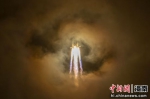 长征七号运载火箭成功发射天舟六号货运飞船 - 中新网海南频道