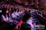 现代京剧《梅园往事》在椰城上演 - 中新网海南频道