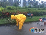 海口中心城区出现多处路段积水 龙昆沟龙华桥段沟满溢 - 海南新闻中心