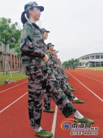 海南中学生第一课 “花样”军训 - 中新网海南频道