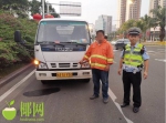 海口交警截停一辆中型货车，后车厢竟“塞”了35人…… - 海南新闻中心