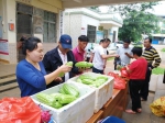 促进贫困群众增收 海口三江村开展爱心消费扶贫集市活动 - 海南新闻中心