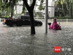 三亚突降暴雨海润路积水严重 通行需留意 - 海南新闻中心